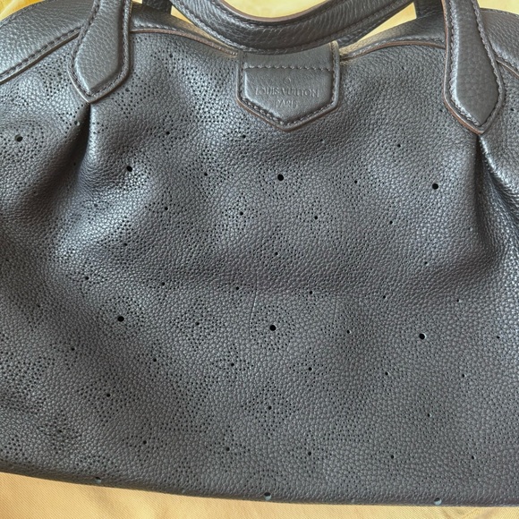 Louis Vuitton Mahina Cirrus PM Hobo Black Leather Gold Hardware AR0161 Authentic - Picture 14 of 17